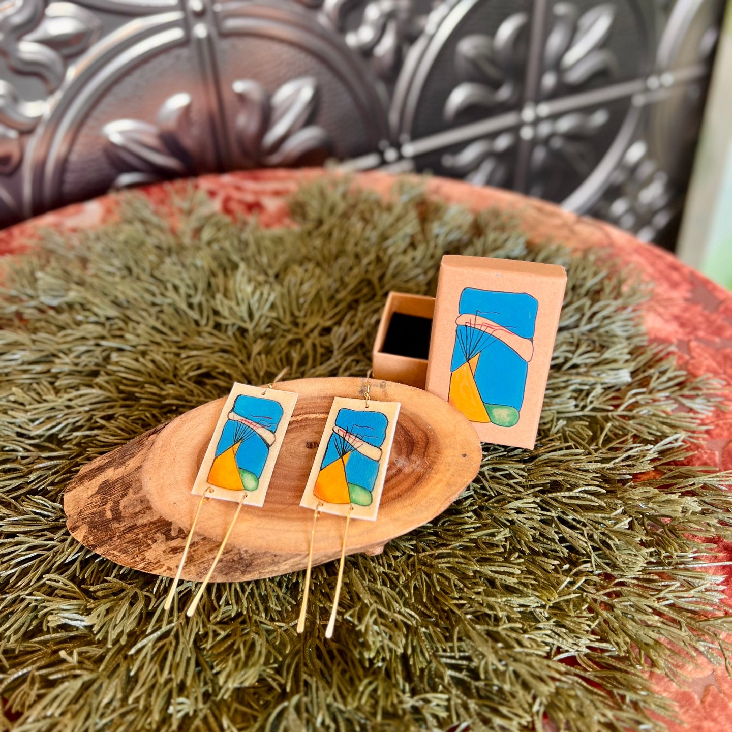 Painted Earrings with Box - Tipi
